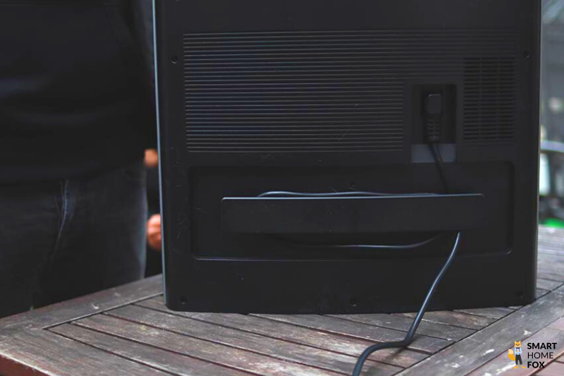 Das Kabelmanagement-System des Ecovacs Deebot X1 OMNI ist in der Nahaufnahme zu sehen